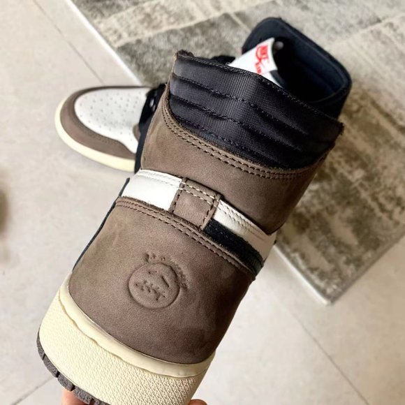 Athletic_Shoes